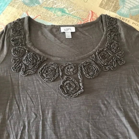 Loft Gray Floral Embroidered Like Patterned Neckline Blouse Size Large - Picture 4 of 7